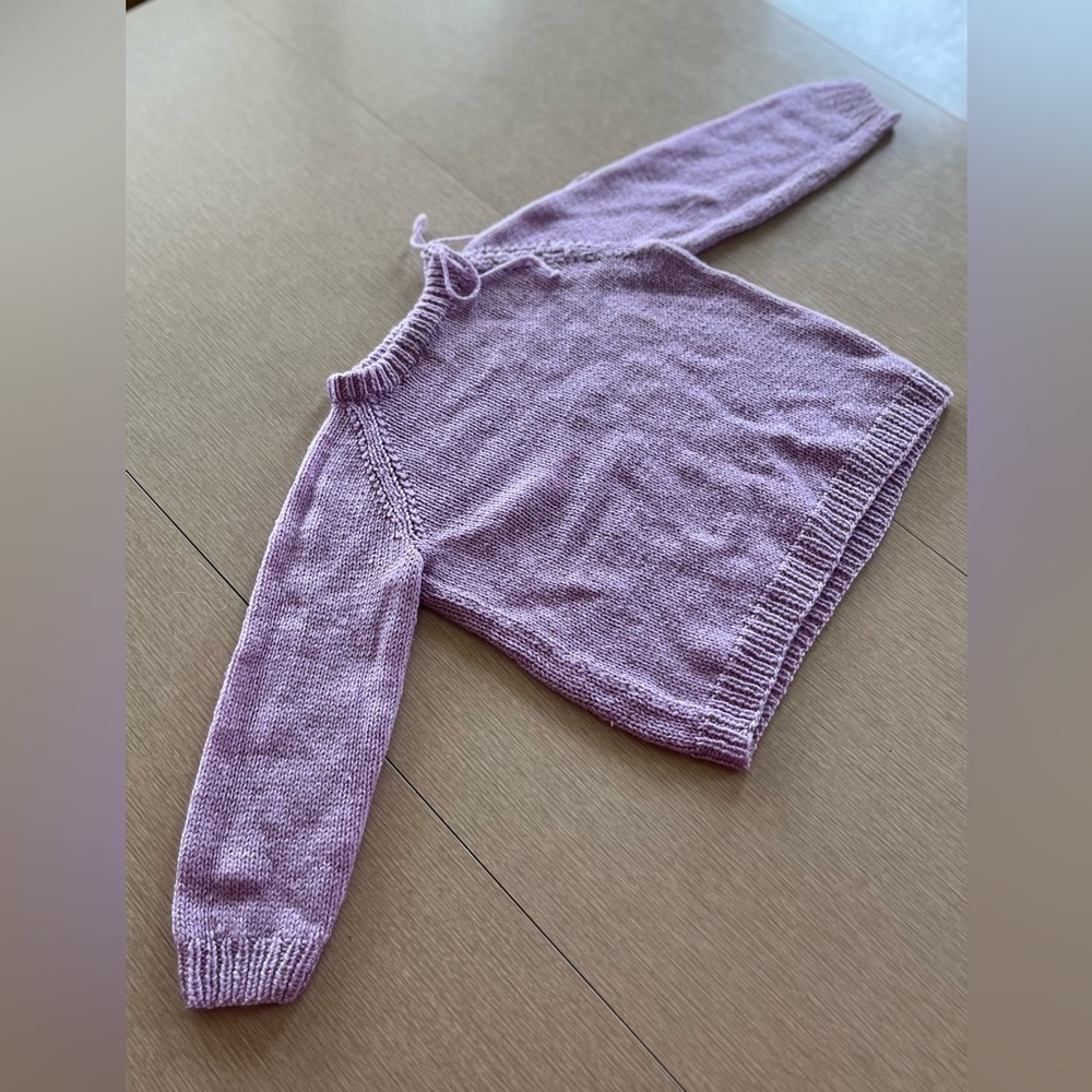 VINTAGE HAND KNIT GIRL’S PURPLE SWEATER - Picture 7 of 8